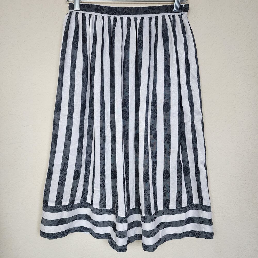Act III Size 10 Pinstripe Floral Skirt